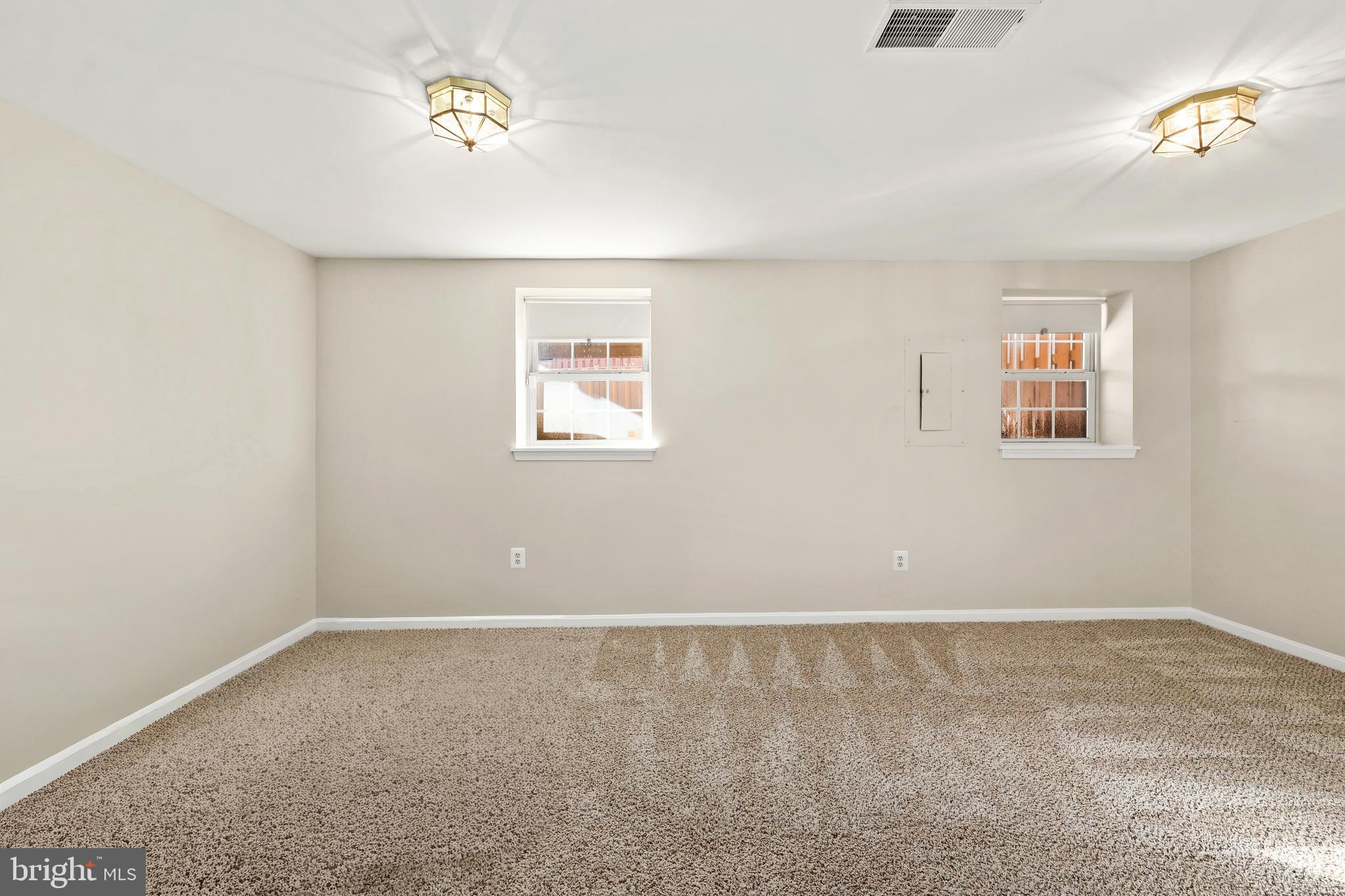 WOODGATE MANOR - Residential