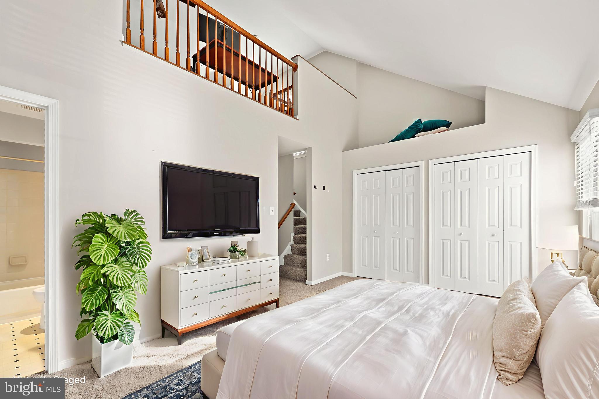 WOODGATE MANOR - Residential