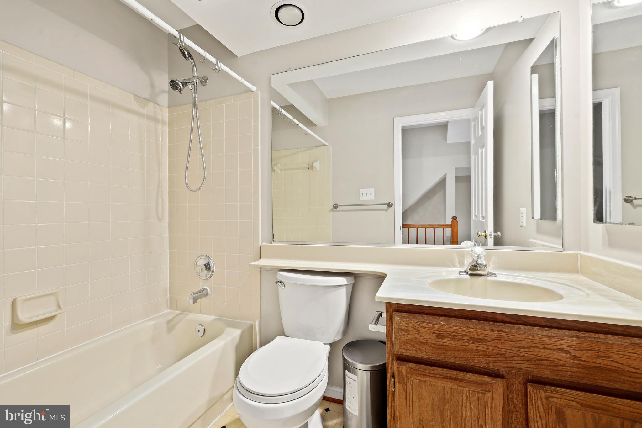 WOODGATE MANOR - Residential