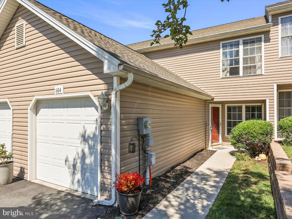 Photo of 604 Bluebill Drive, ETTERS, PA 17319 (MLS # PAYK2089334)