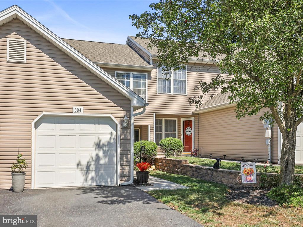 Photo of 604 Bluebill Drive, ETTERS, PA 17319 (MLS # PAYK2089334)