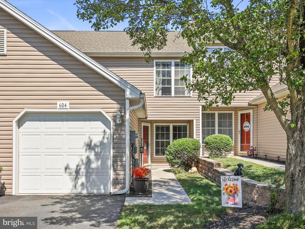 Photo of 604 Bluebill Drive, ETTERS, PA 17319 (MLS # PAYK2089334)