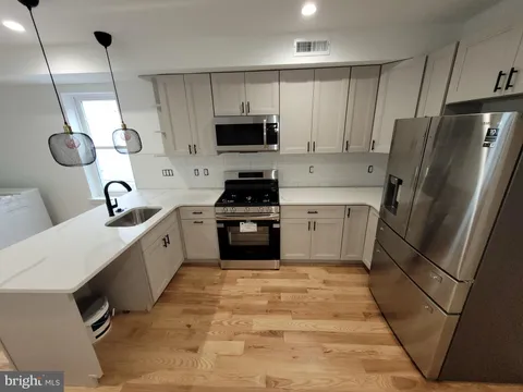 223 E Girard Avenue Unit 2R, Philadelphia, PA MLS: PAPH2474876