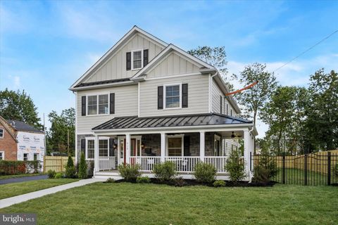 Photo of 412 E Jefferson St, MEDIA, PA 19063 (MLS # PADE2100322)