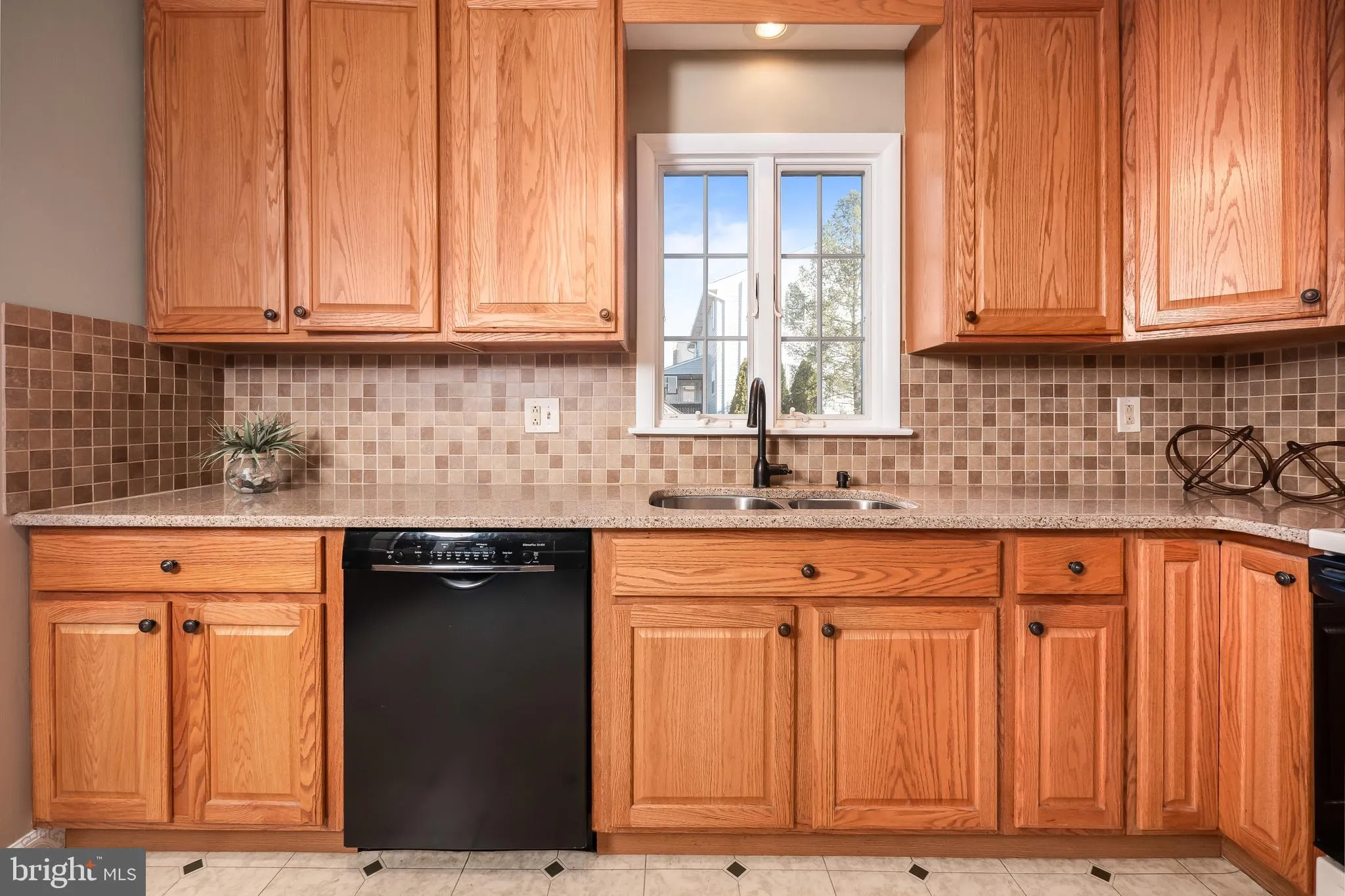 Coopersburg, Pennsylvania 18036, United States, 3 Bedrooms Bedrooms, ,2 BathroomsBathrooms,Residential,Pending,91523