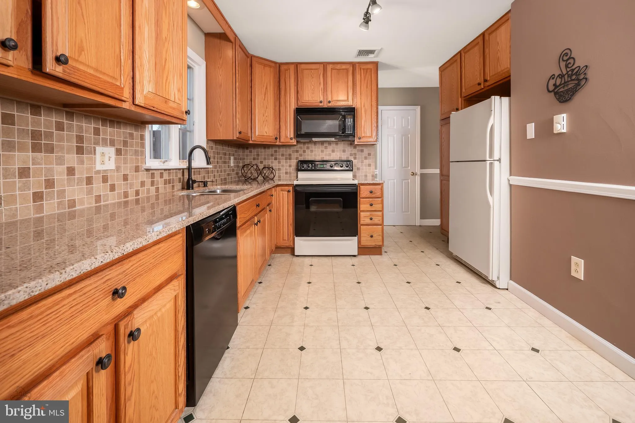 Coopersburg, Pennsylvania 18036, United States, 3 Bedrooms Bedrooms, ,2 BathroomsBathrooms,Residential,Pending,91523