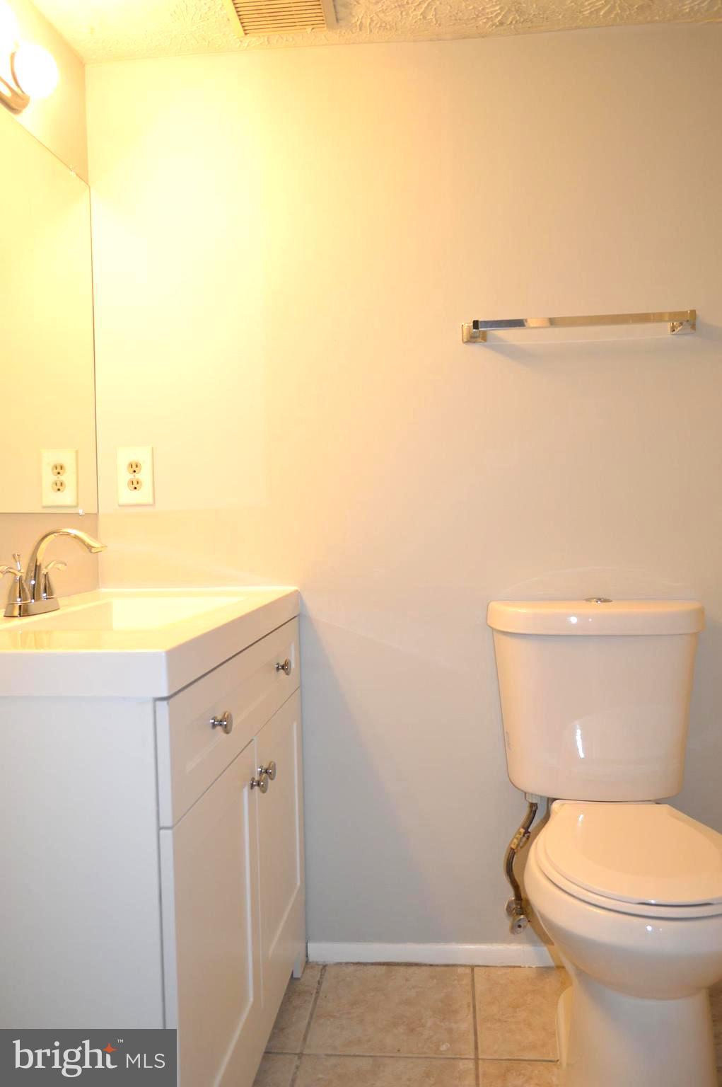 NEWINGTON COMMONS - Residential Lease