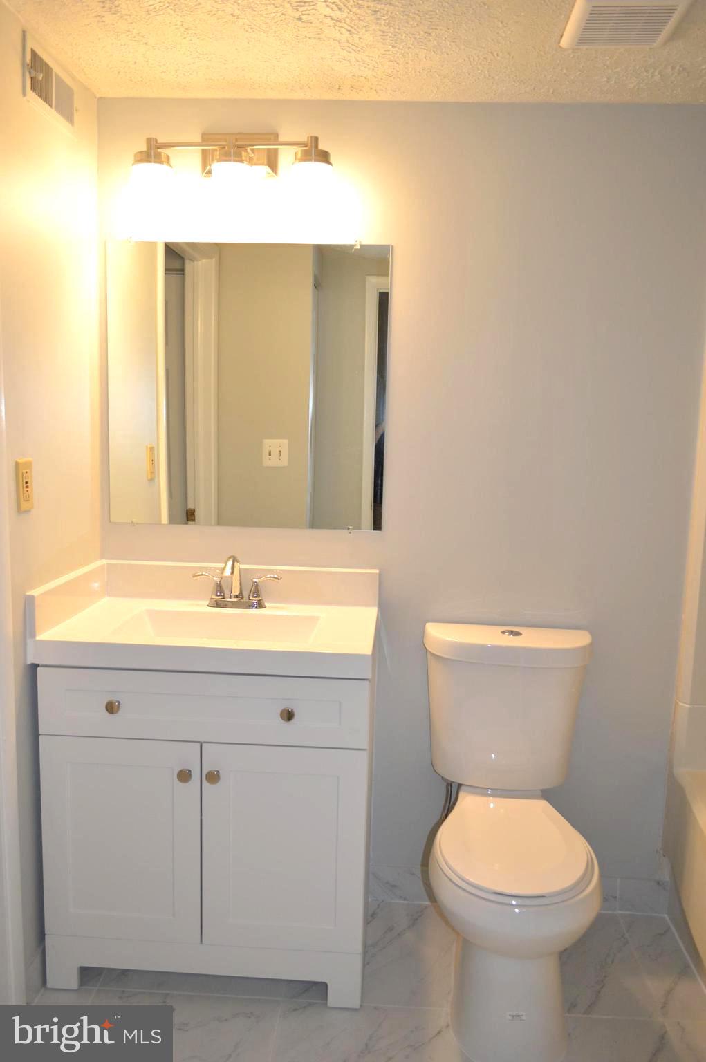 NEWINGTON COMMONS - Residential Lease