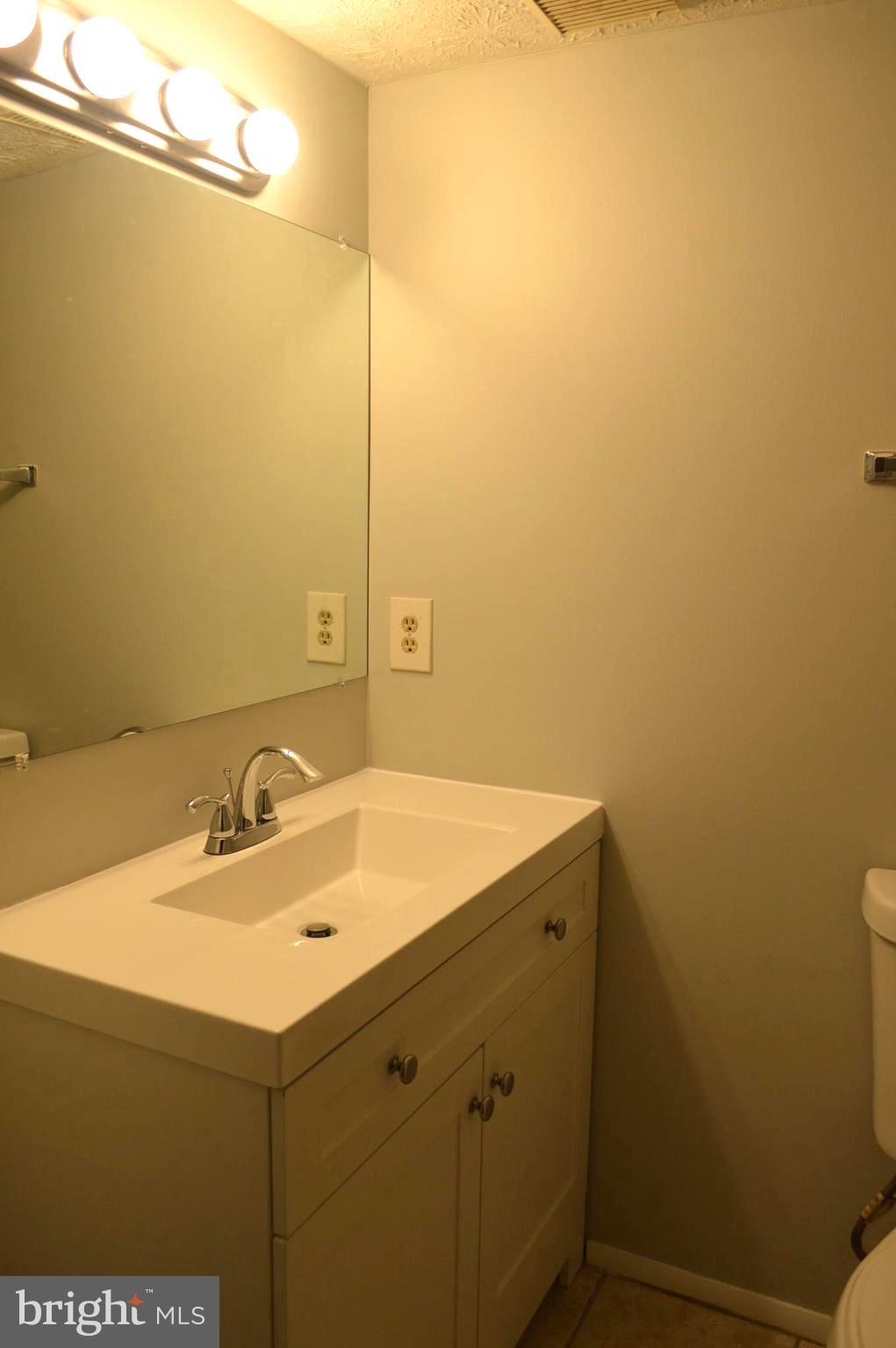 NEWINGTON COMMONS - Residential Lease