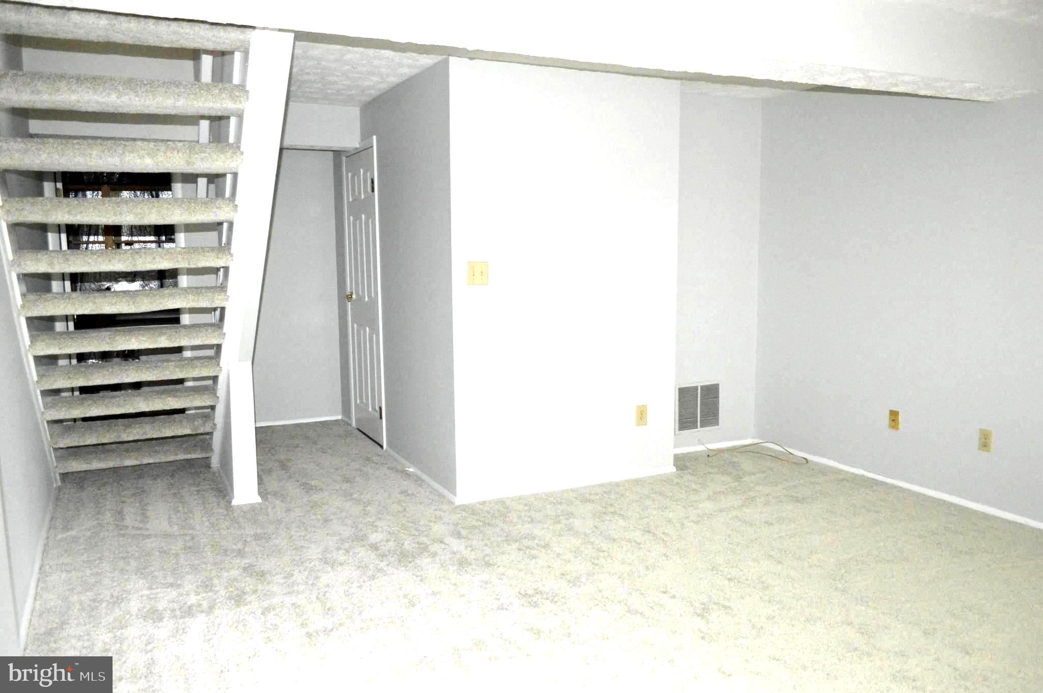 NEWINGTON COMMONS - Residential Lease