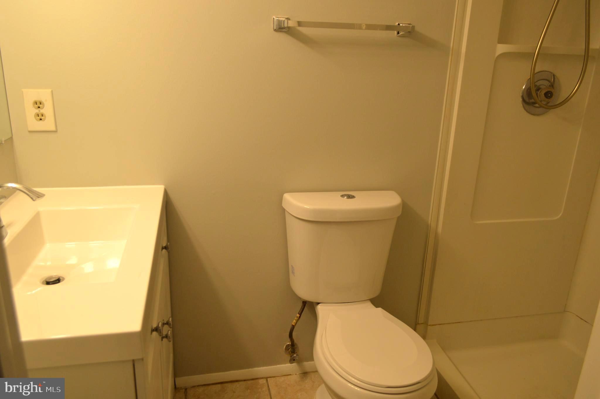 NEWINGTON COMMONS - Residential Lease