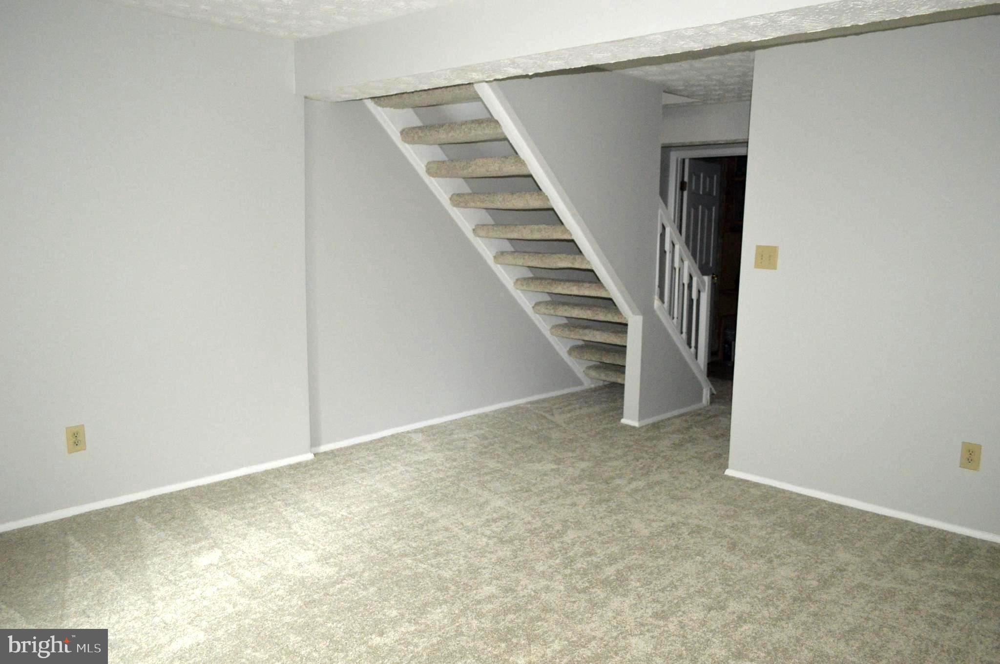 NEWINGTON COMMONS - Residential Lease