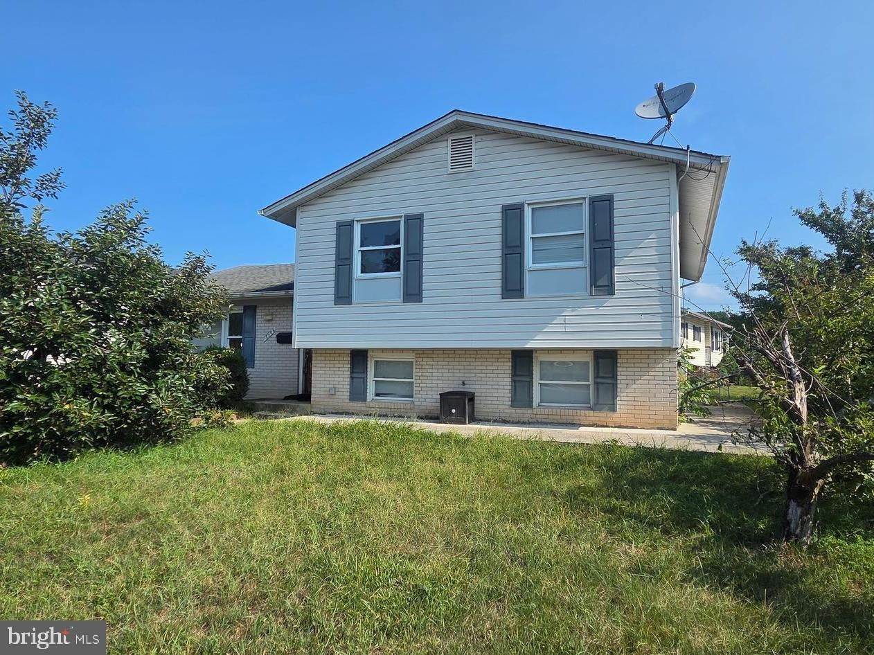 7906 DAWNWOOD COURT