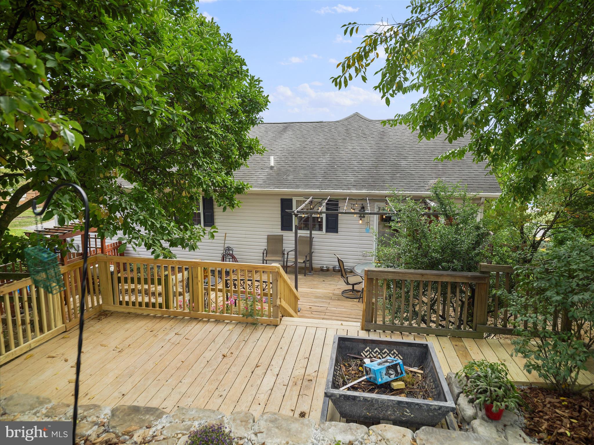 HEDGESVILLE - Residential