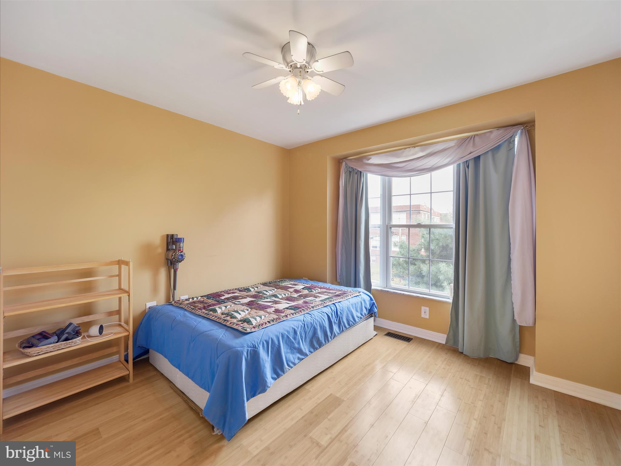 HEDGESVILLE - Residential