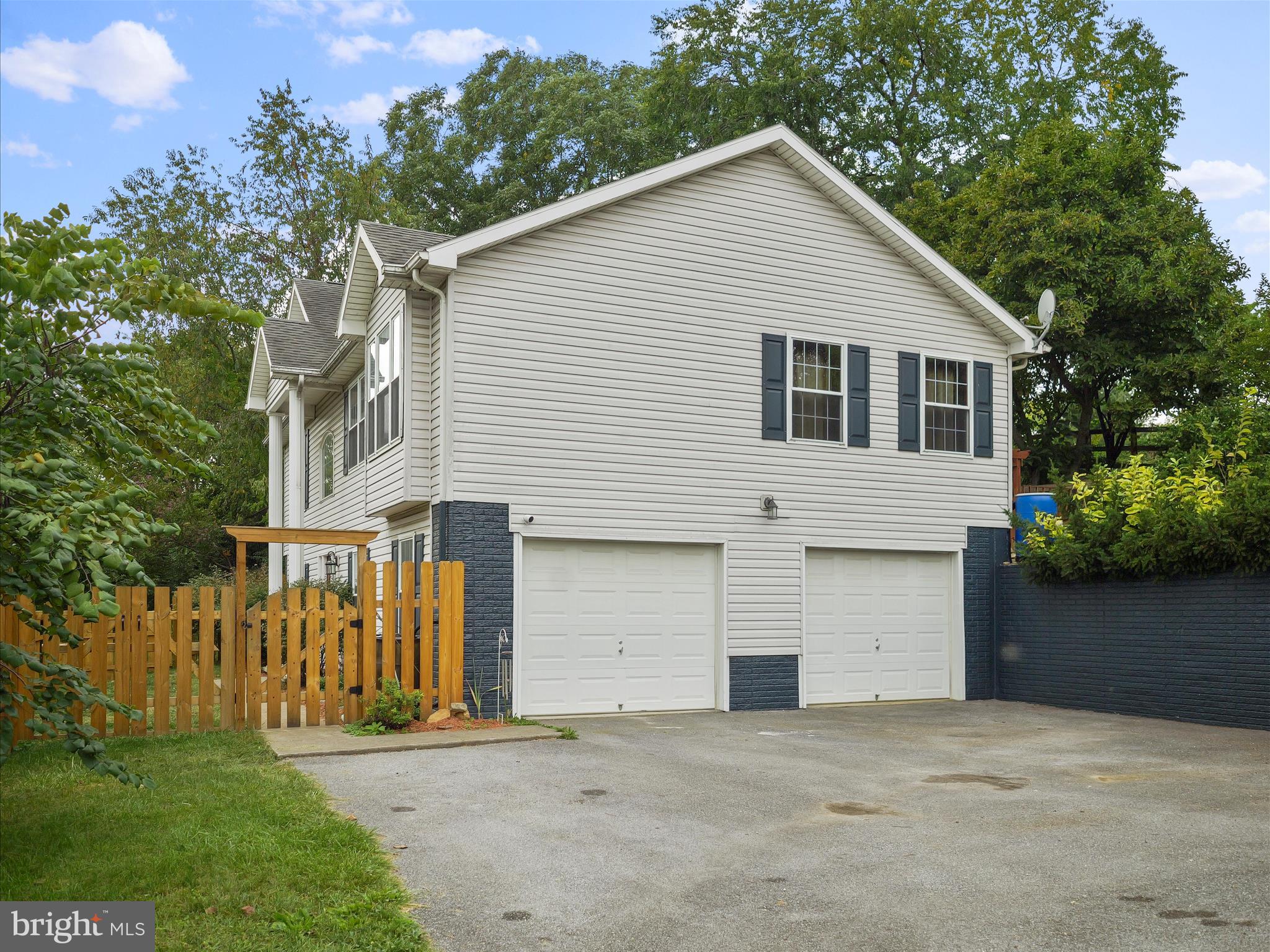 HEDGESVILLE - Residential