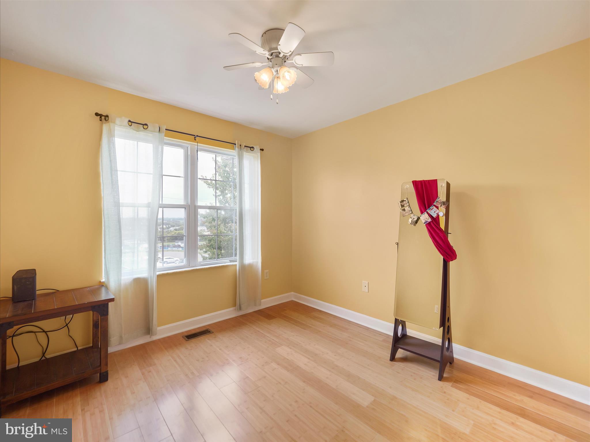 HEDGESVILLE - Residential