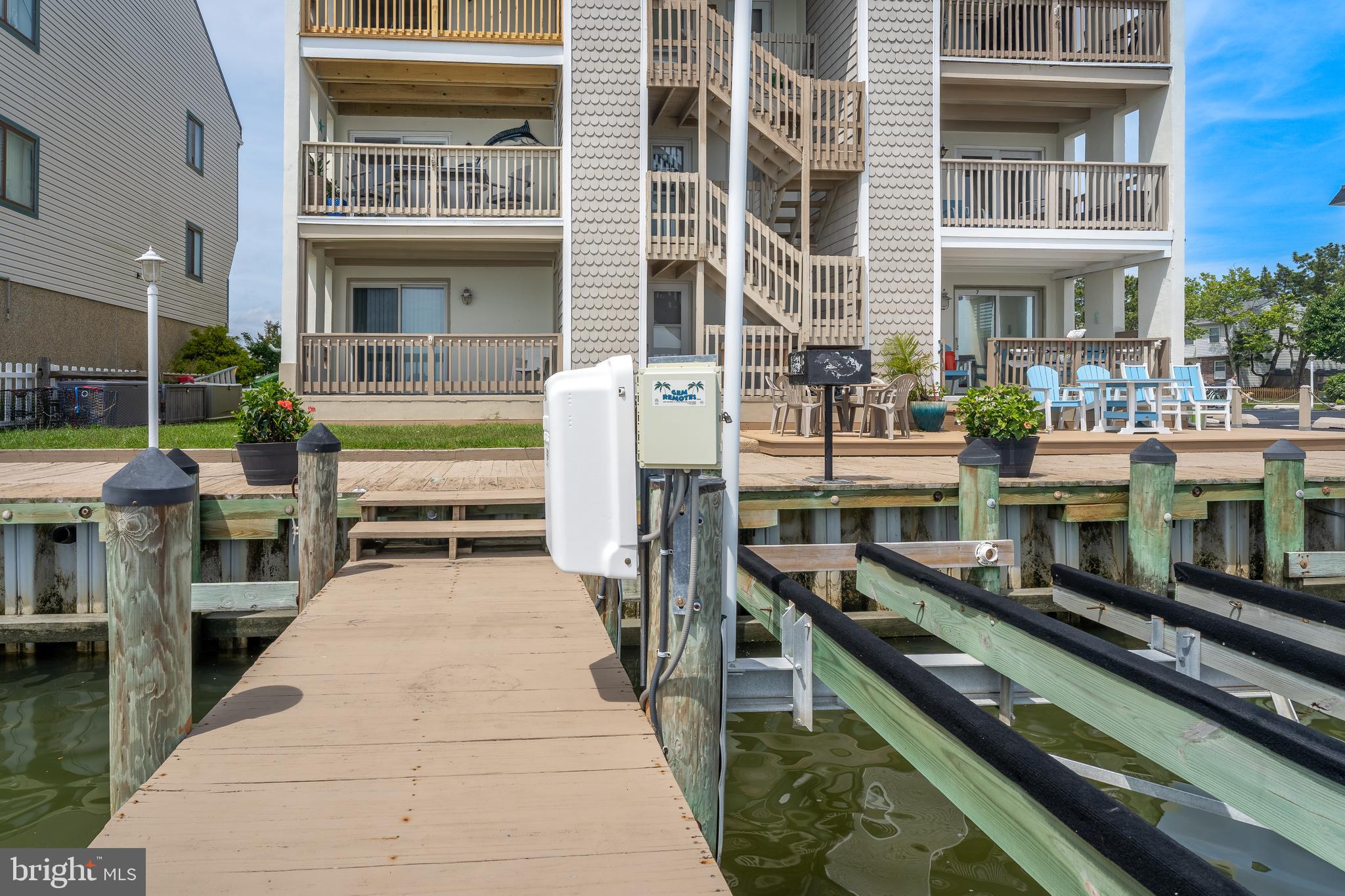 183 JAMESTOWN ROAD 10