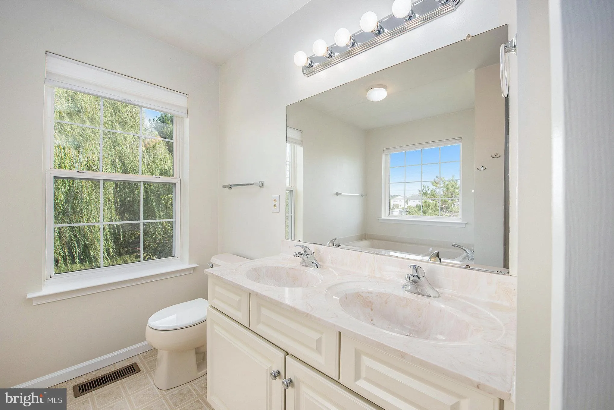 Collegeville, Pennsylvania 19426, United States, 3 Bedrooms Bedrooms, ,3 BathroomsBathrooms,Residential,Pending,211298