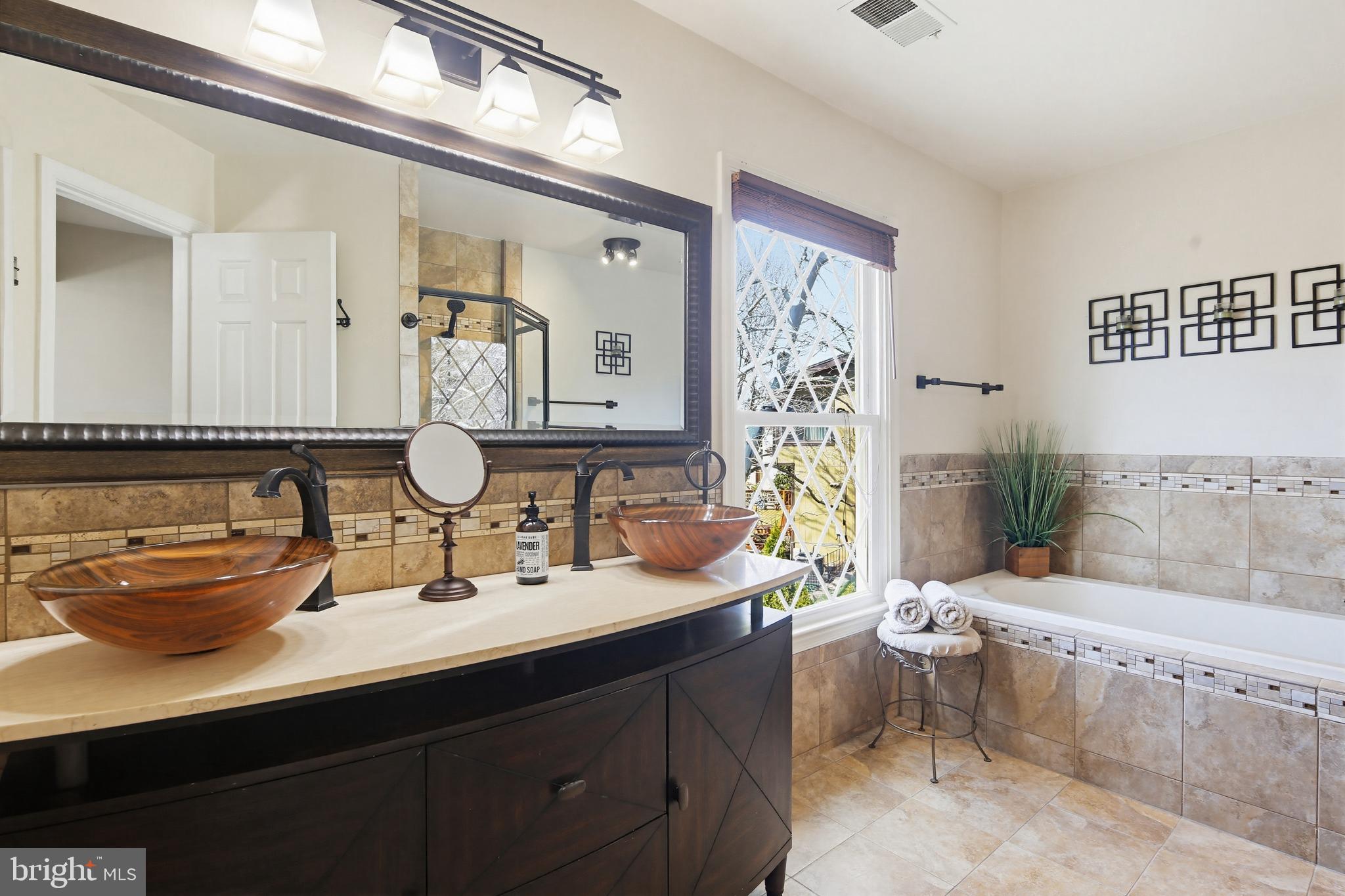 CHARLENE - Residential