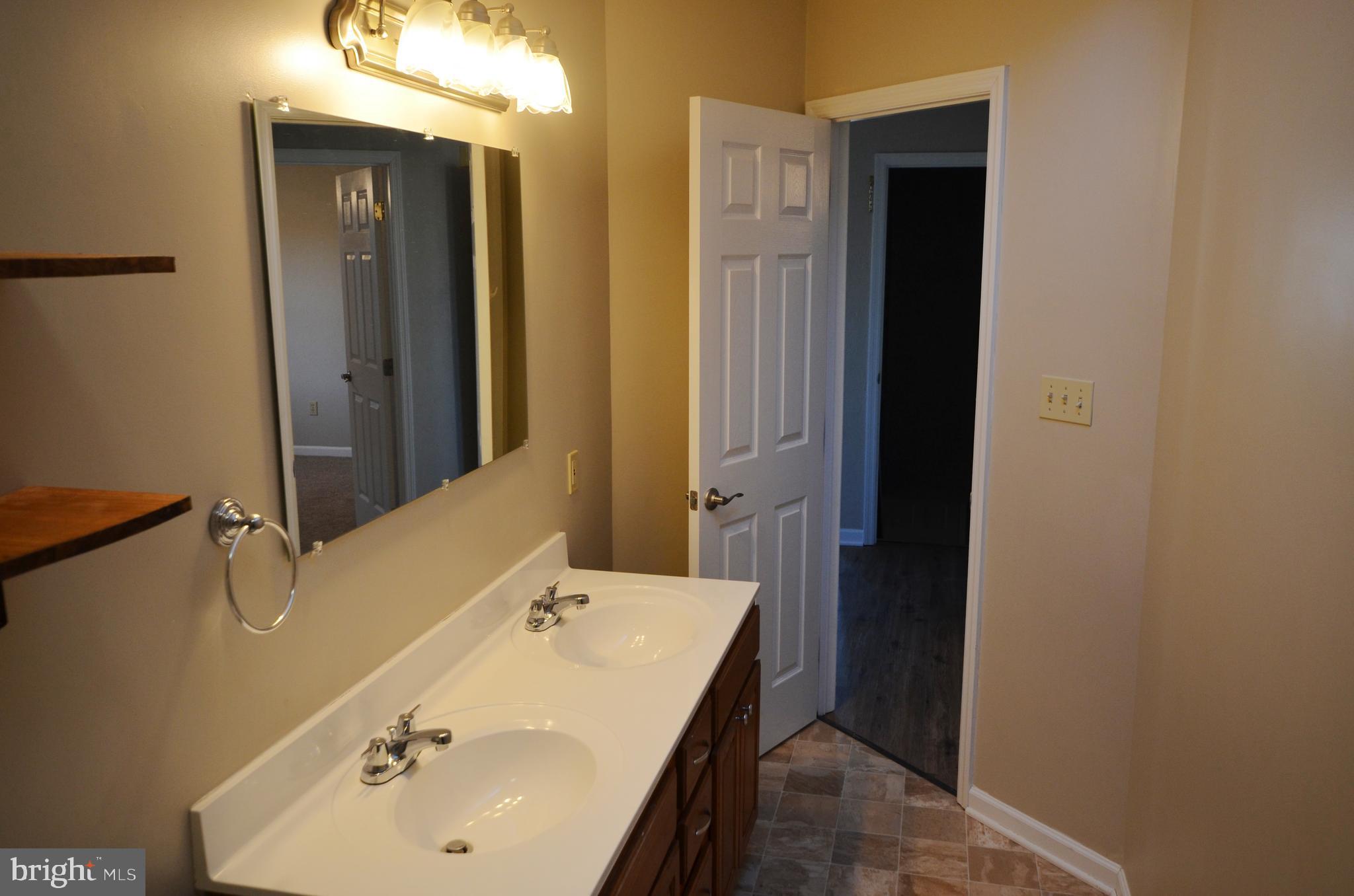 COLONIAL HILLS - Residential