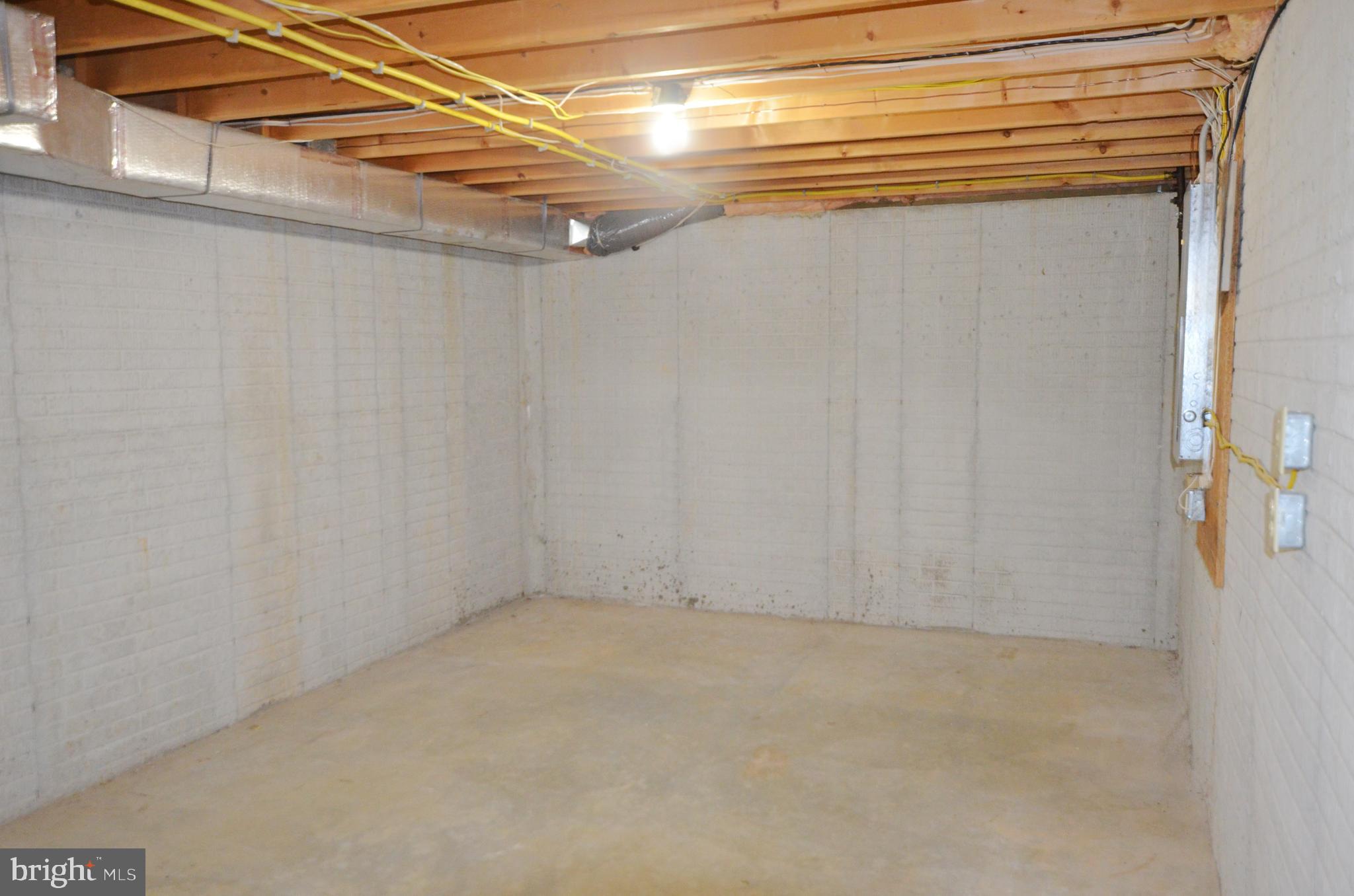 COLONIAL HILLS - Residential