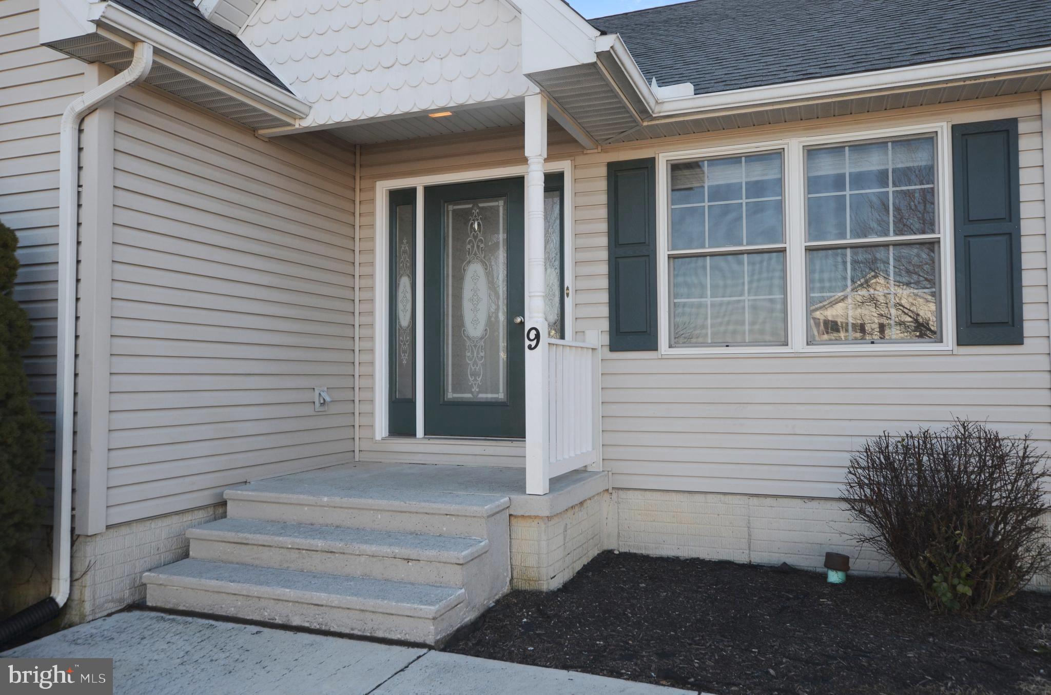 COLONIAL HILLS - Residential