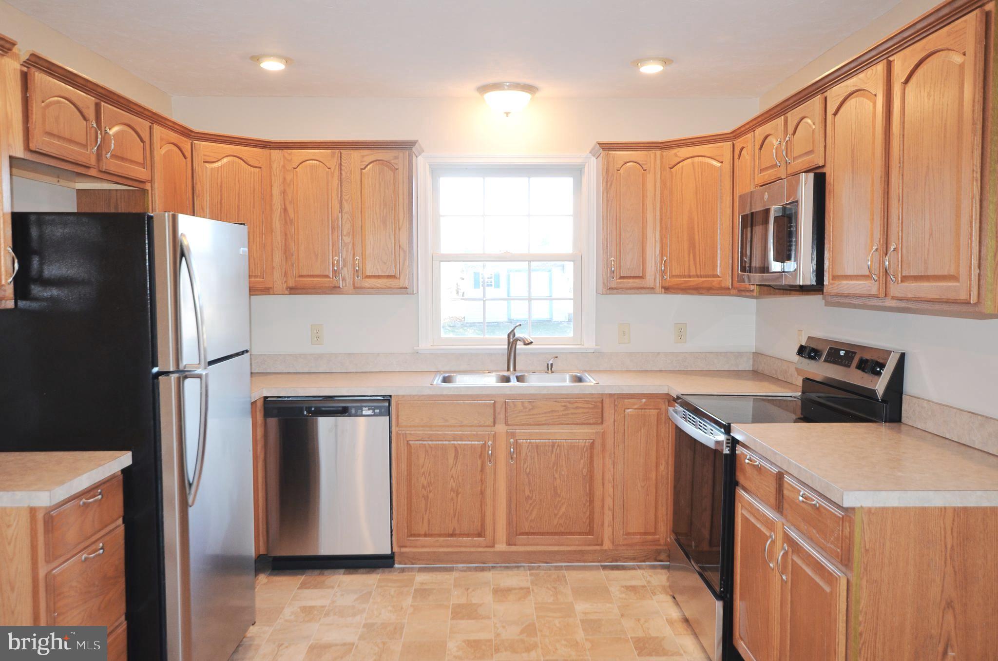 COLONIAL HILLS - Residential