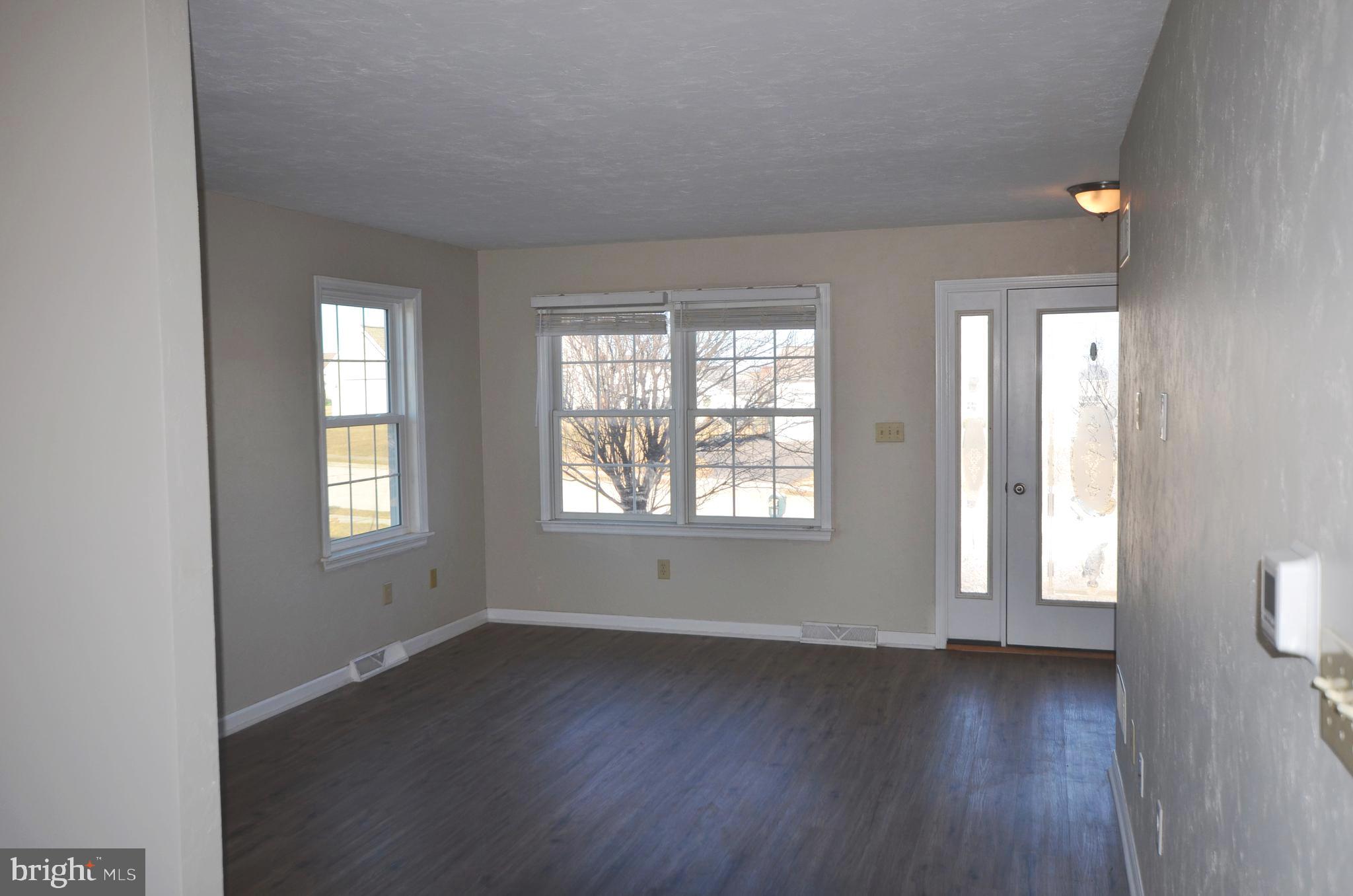 COLONIAL HILLS - Residential