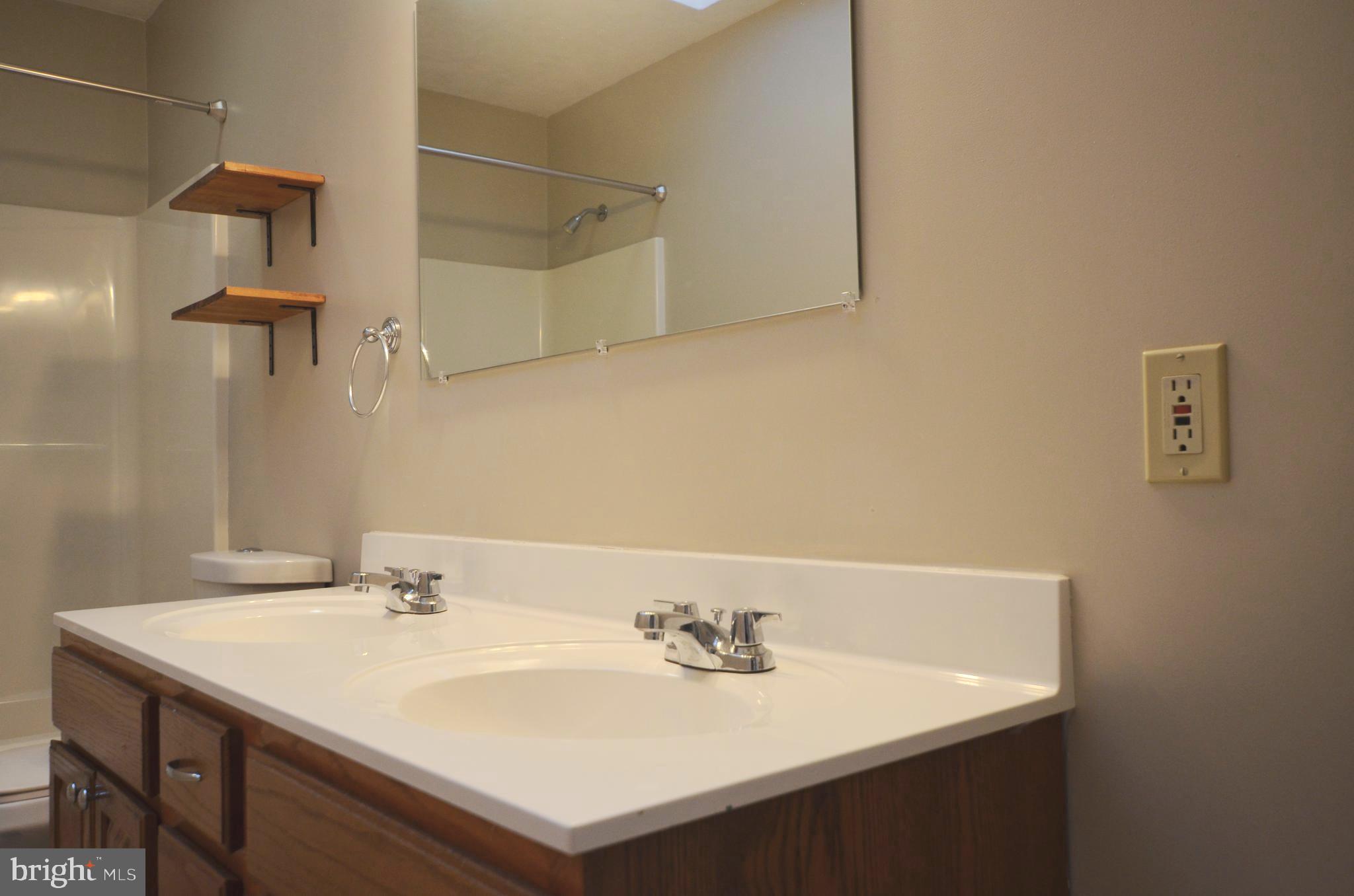 COLONIAL HILLS - Residential