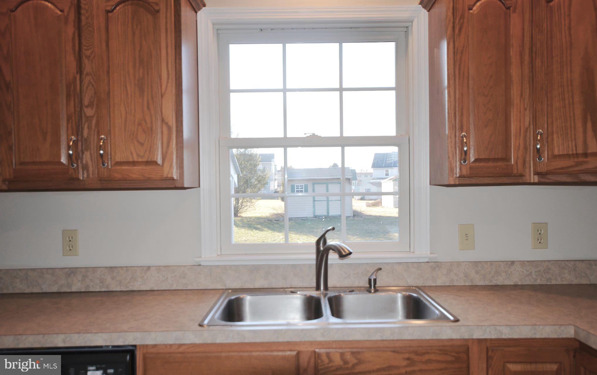 COLONIAL HILLS - Residential