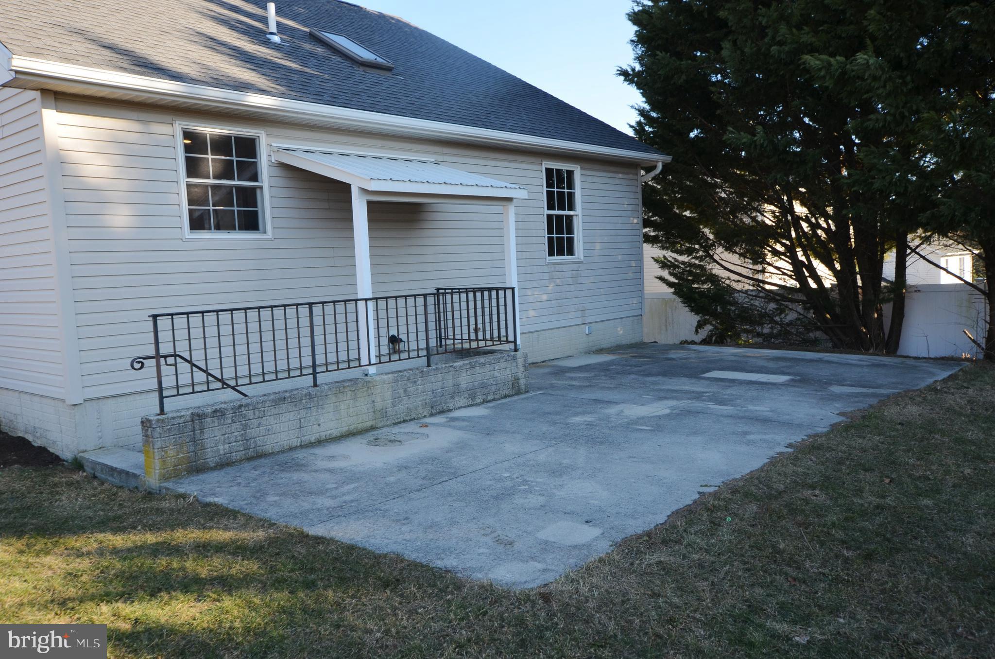 COLONIAL HILLS - Residential