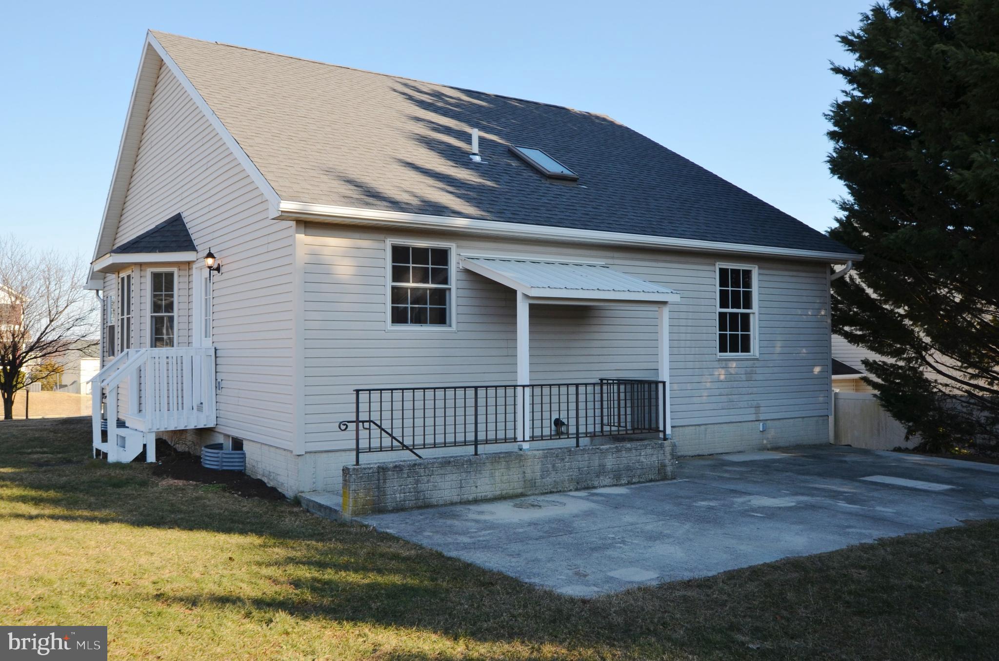 COLONIAL HILLS - Residential