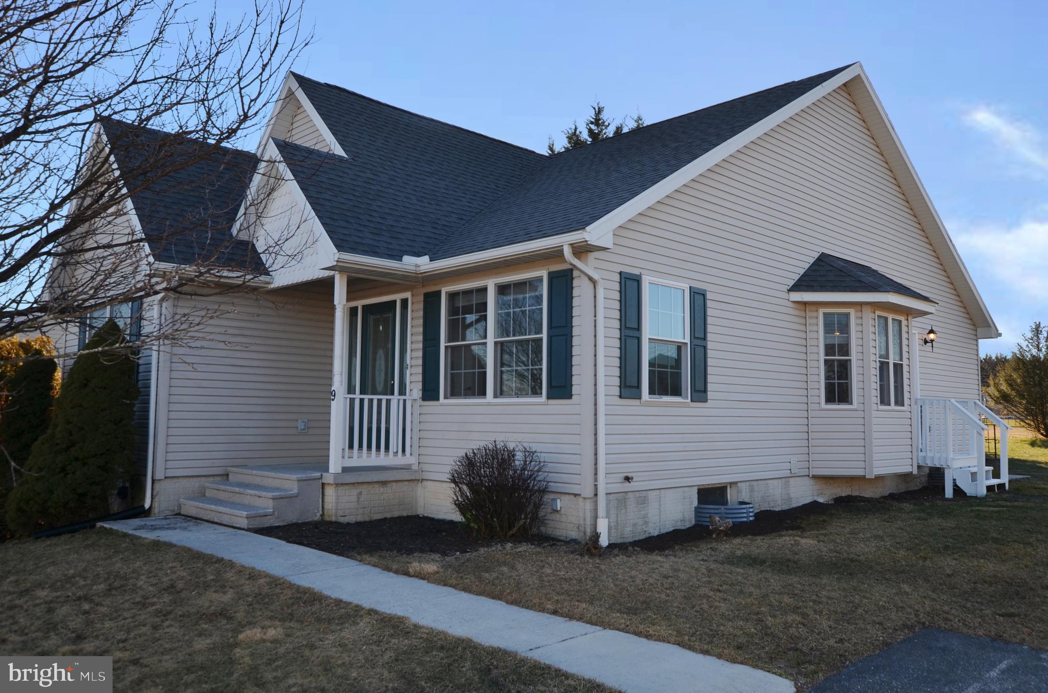 COLONIAL HILLS - Residential