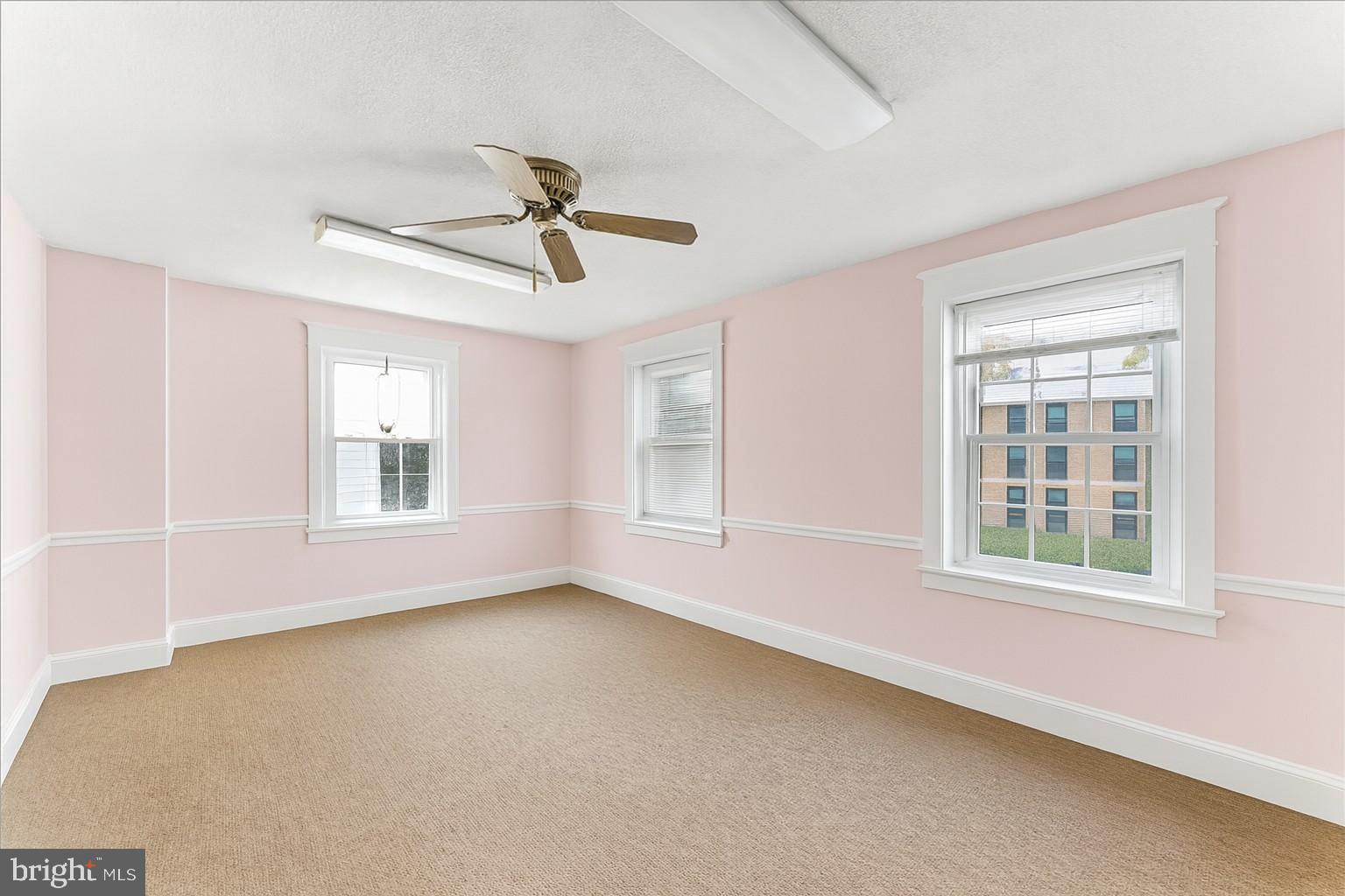 113 W CHESTNUT STREET
