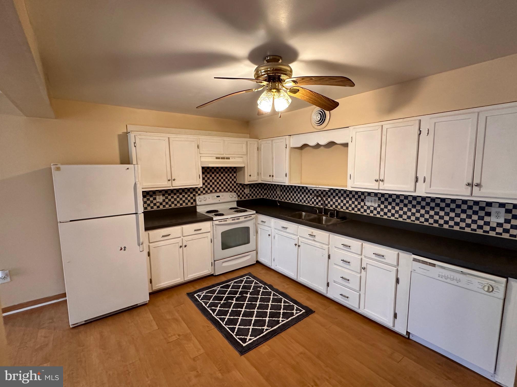 SPRING BROOK ESTATES - Residential