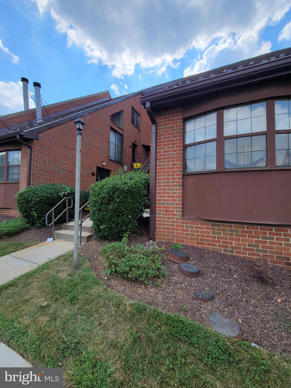 3020 PINEVIEW COURT NE 3020