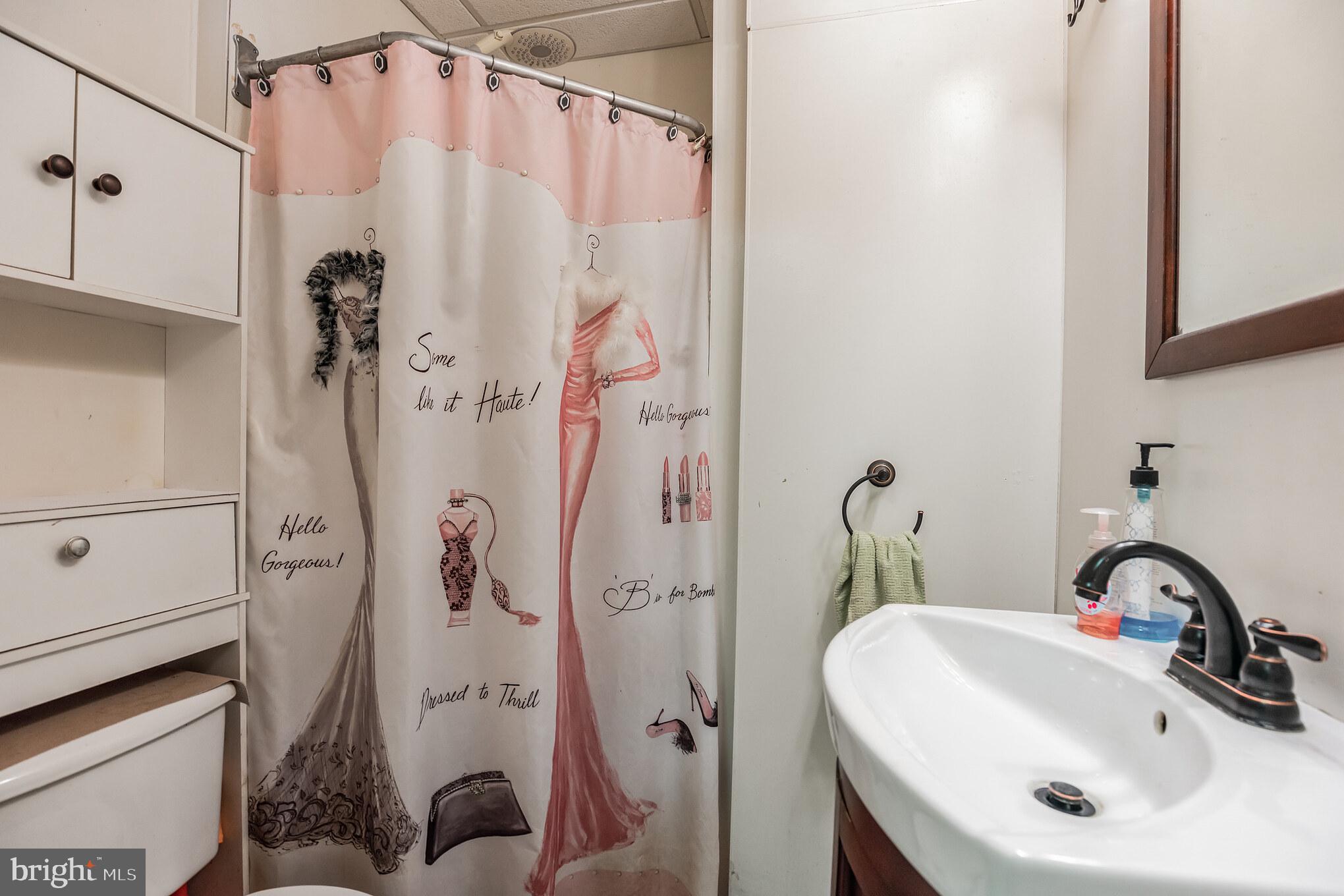 GOLDEN BEACH - Residential