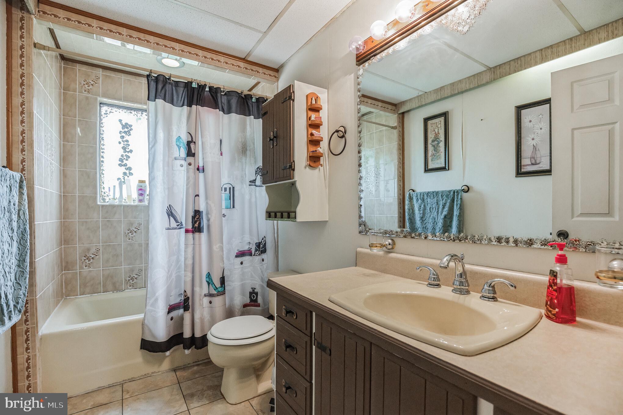 GOLDEN BEACH - Residential