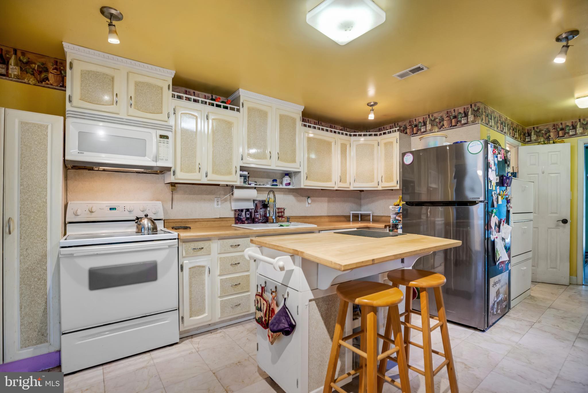 GOLDEN BEACH - Residential