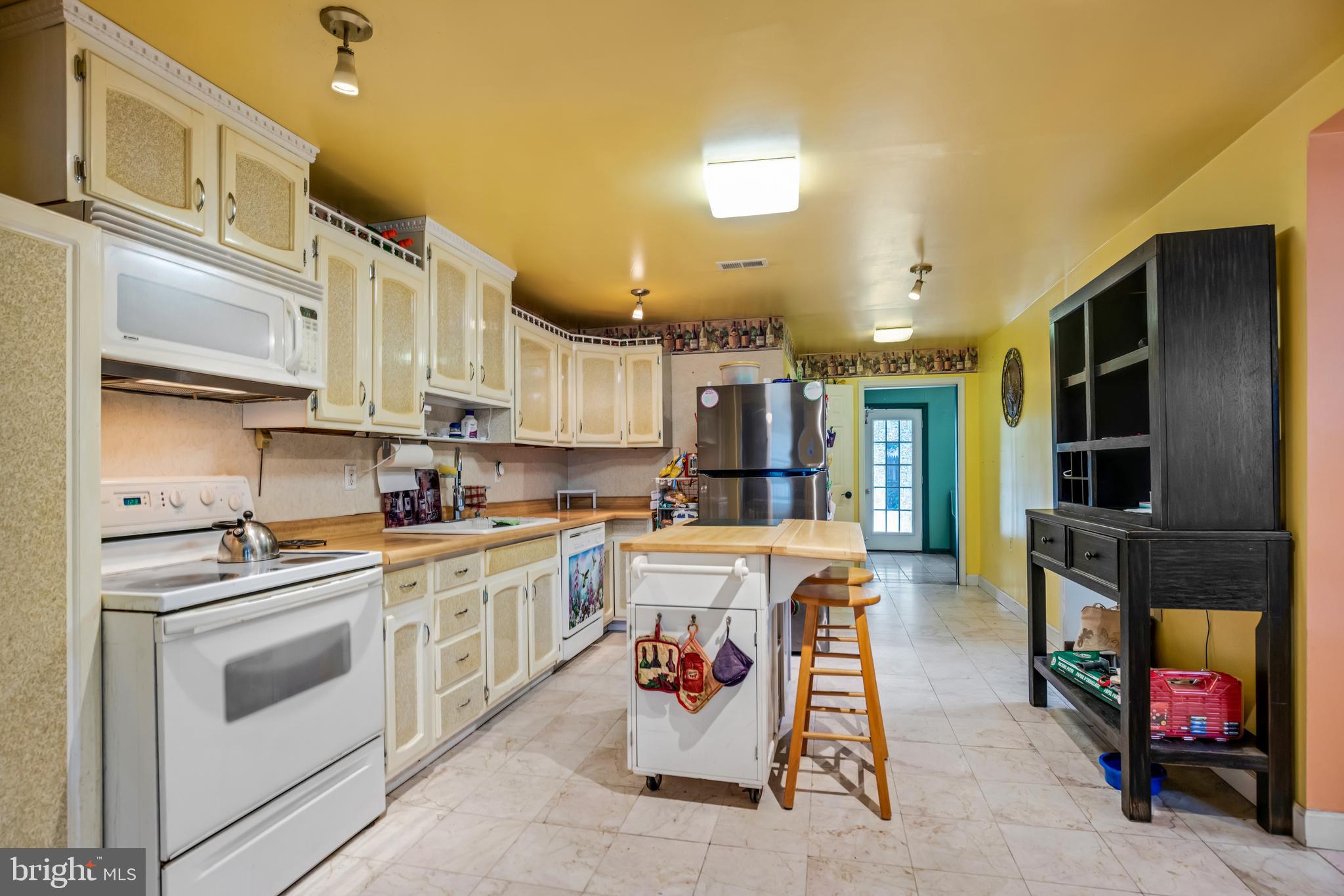 GOLDEN BEACH - Residential