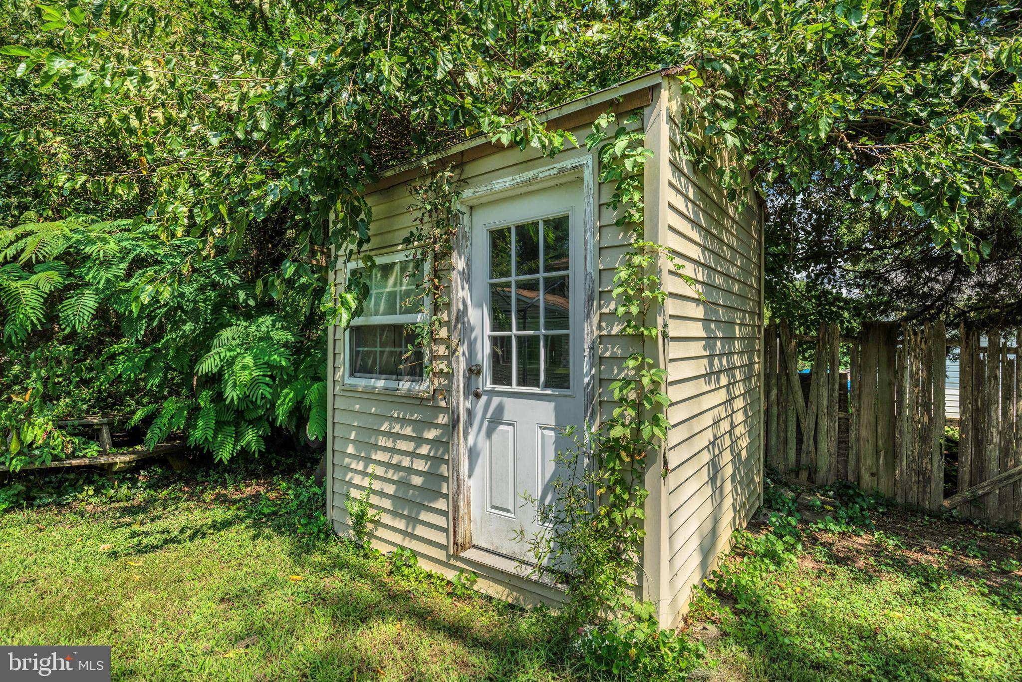 GOLDEN BEACH - Residential