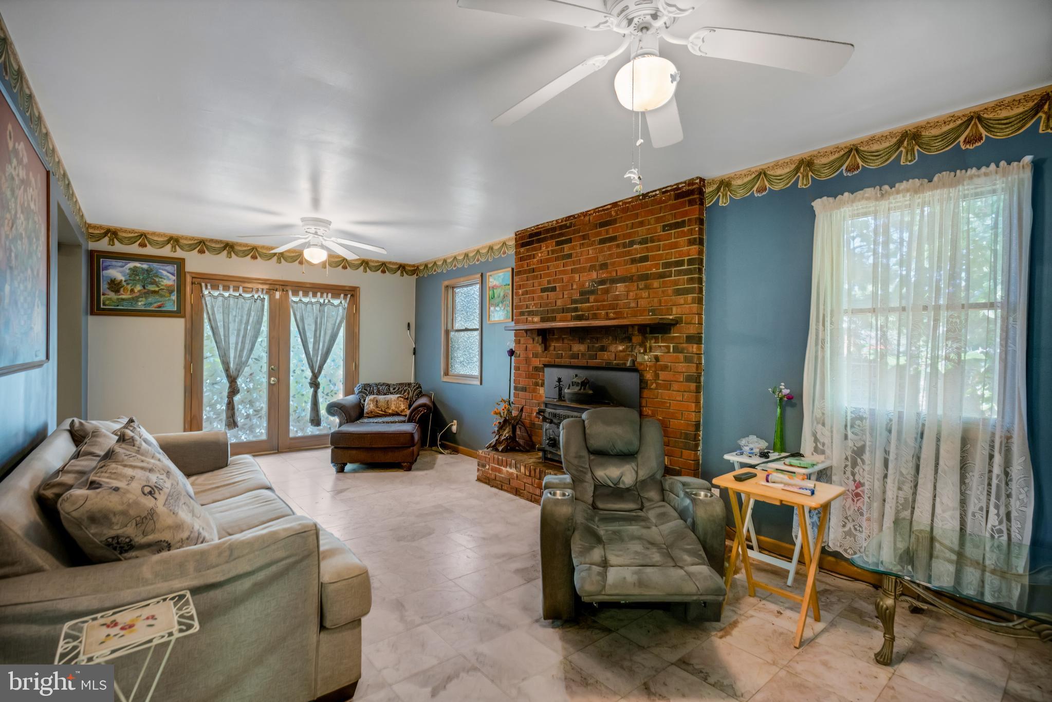 GOLDEN BEACH - Residential