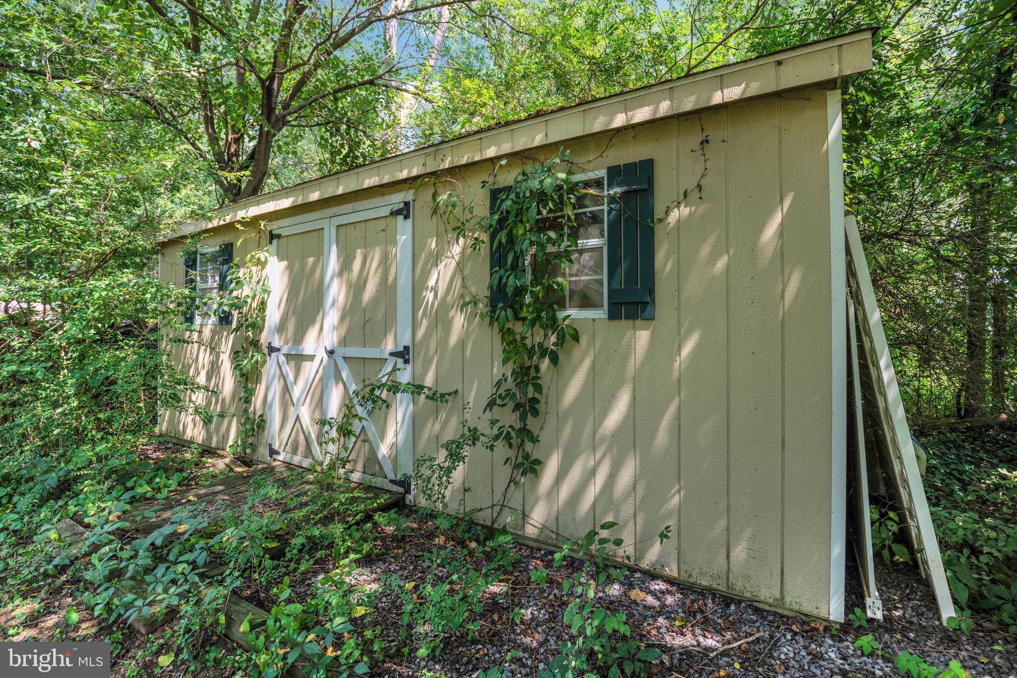 GOLDEN BEACH - Residential