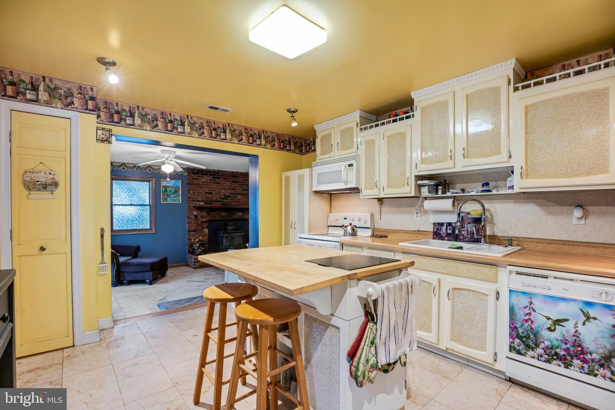 GOLDEN BEACH - Residential