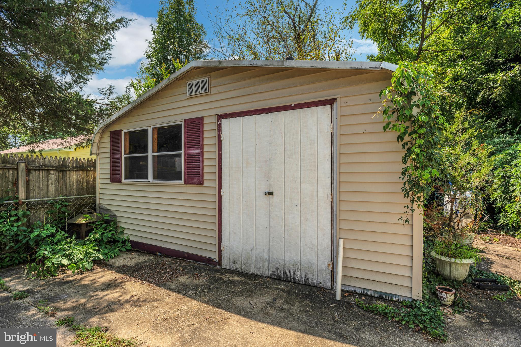 GOLDEN BEACH - Residential