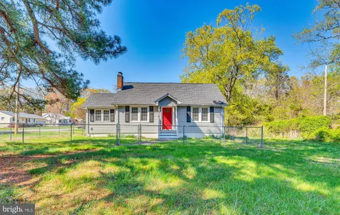 122 W Hawthorne Drive, La Plata, MD MLS: MDCH2041664