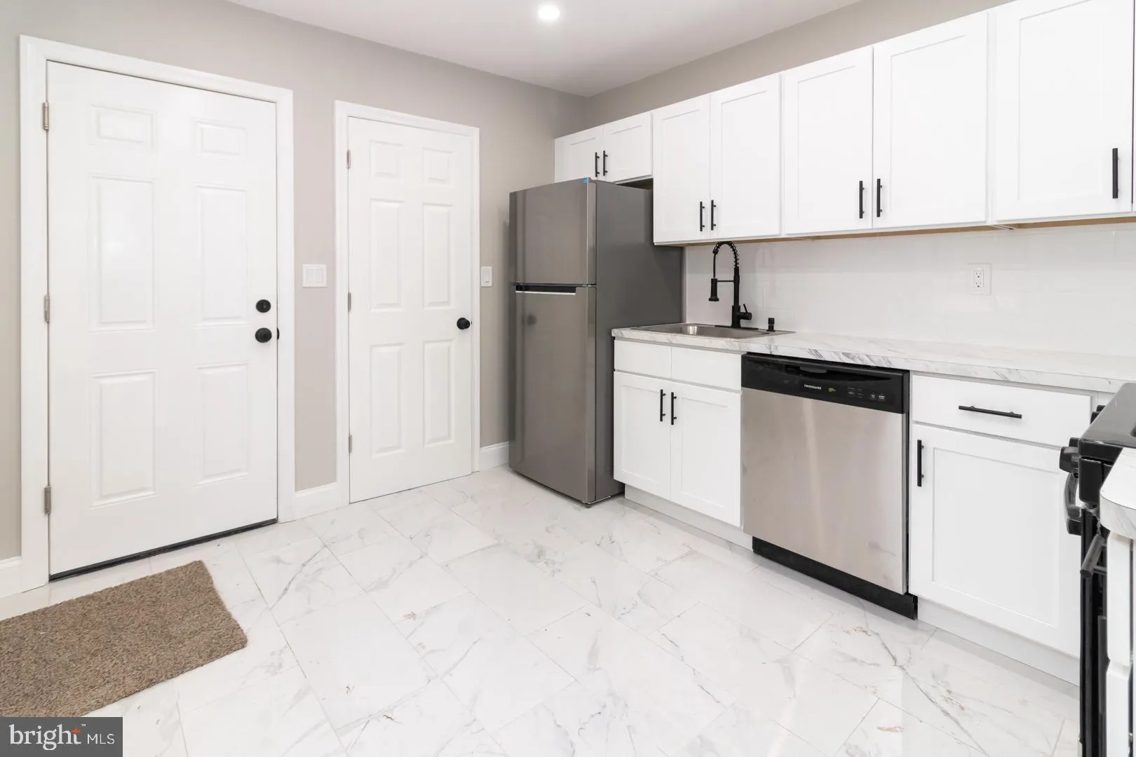 Trenton, New Jersey 08611, United States, 2 Bedrooms Bedrooms, ,2 BathroomsBathrooms,Residential,Active,94185