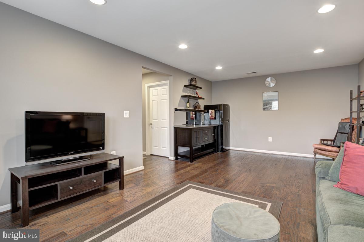 EASTGATE SQUARE - Residential