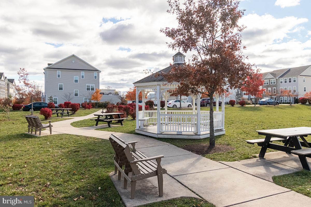 EASTGATE SQUARE - Residential